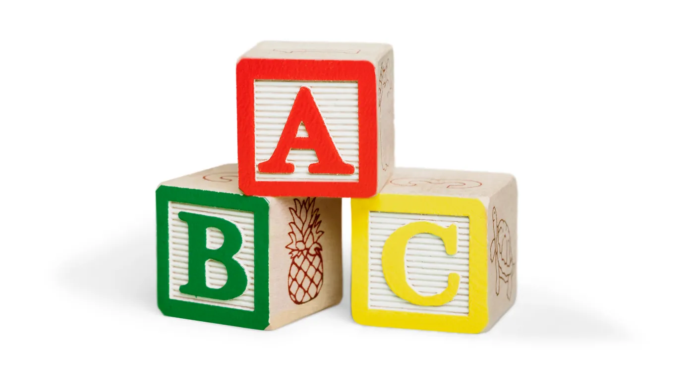 A・B・Cの文字が書かれた3つの積み木